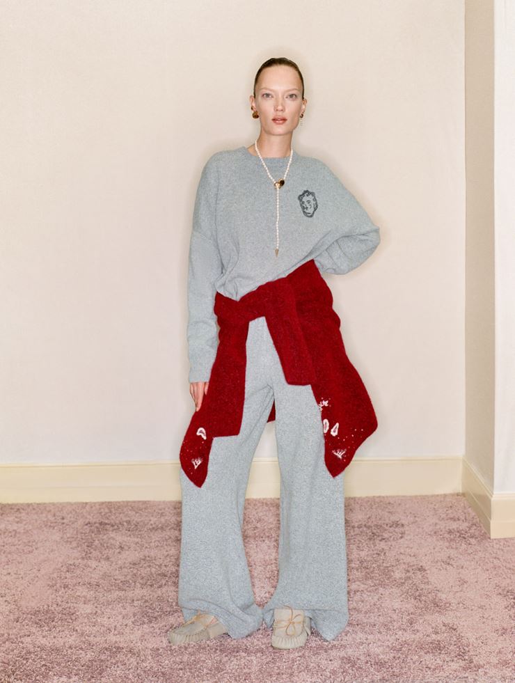 Sweater with GUNIA Embroidery in Grey
