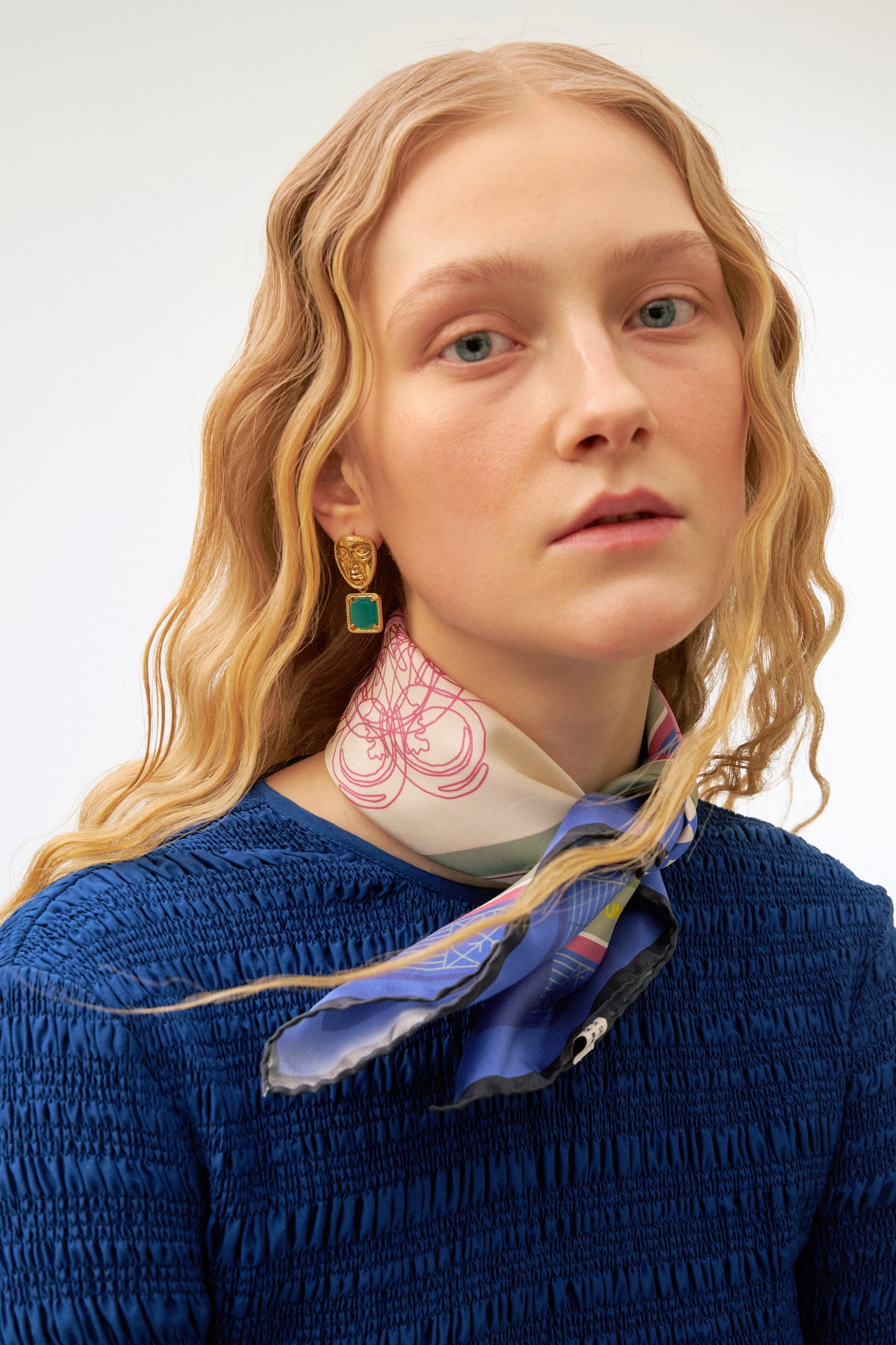 Earrings Atlas heads in Green