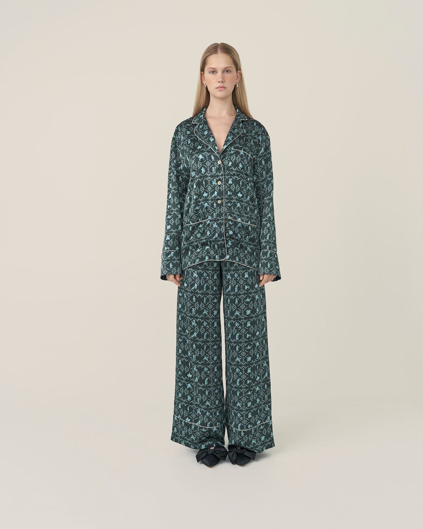 Silk shirt 'Vechornytsi' in dark