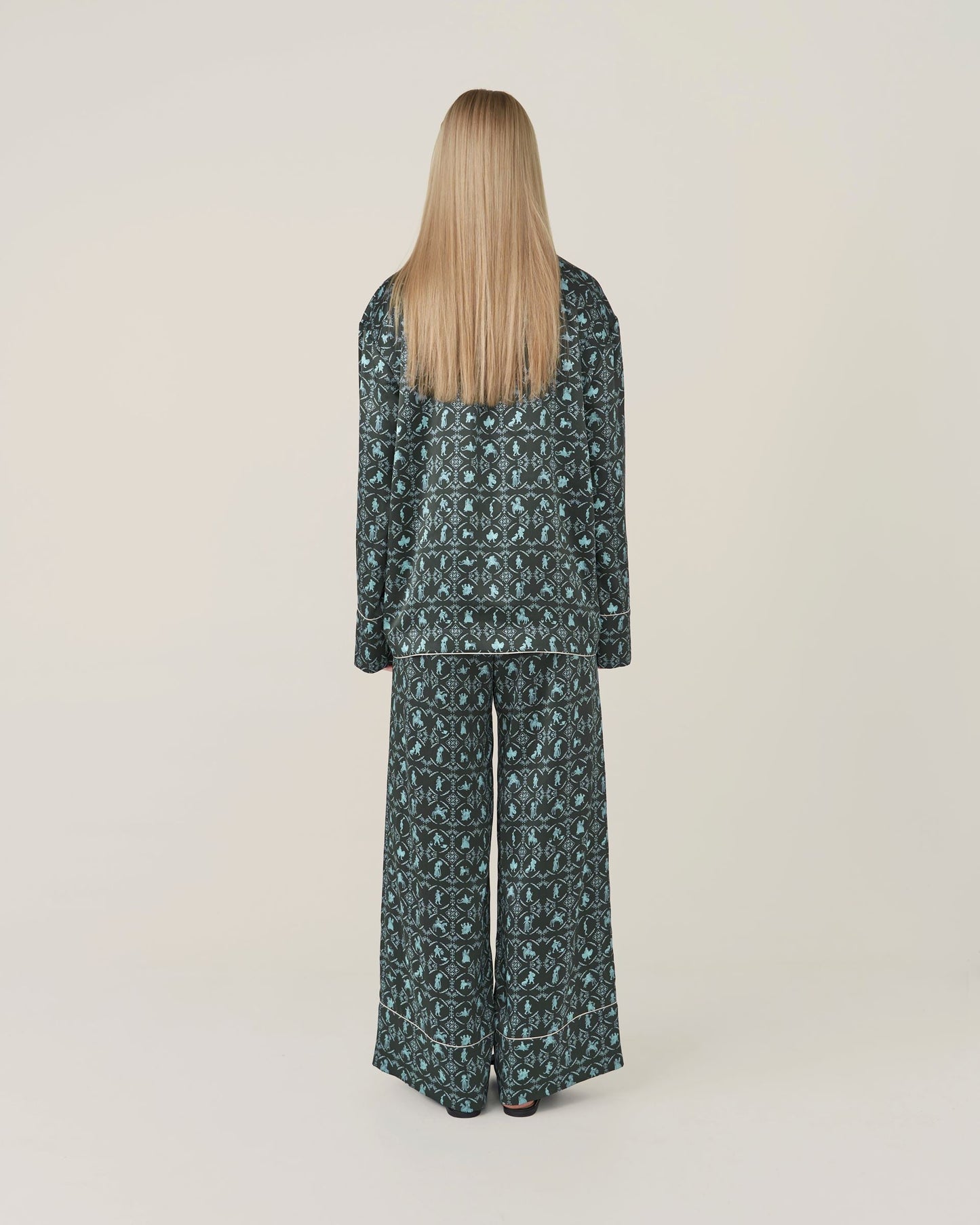 Silk shirt 'Vechornytsi' in dark