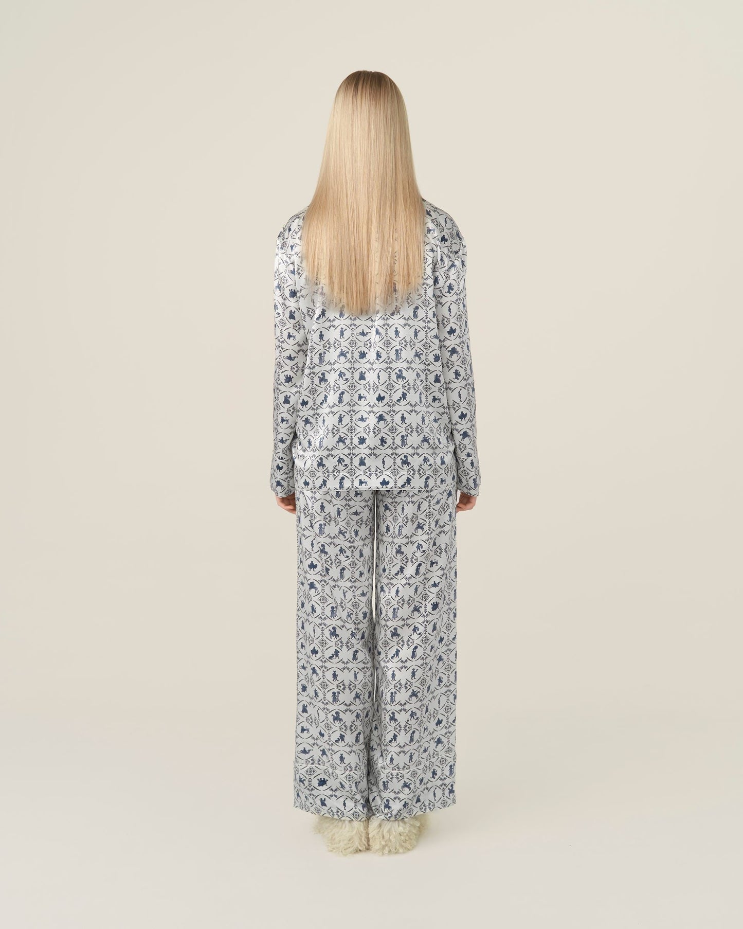 Silk shirt 'Vechornytsi' in milk