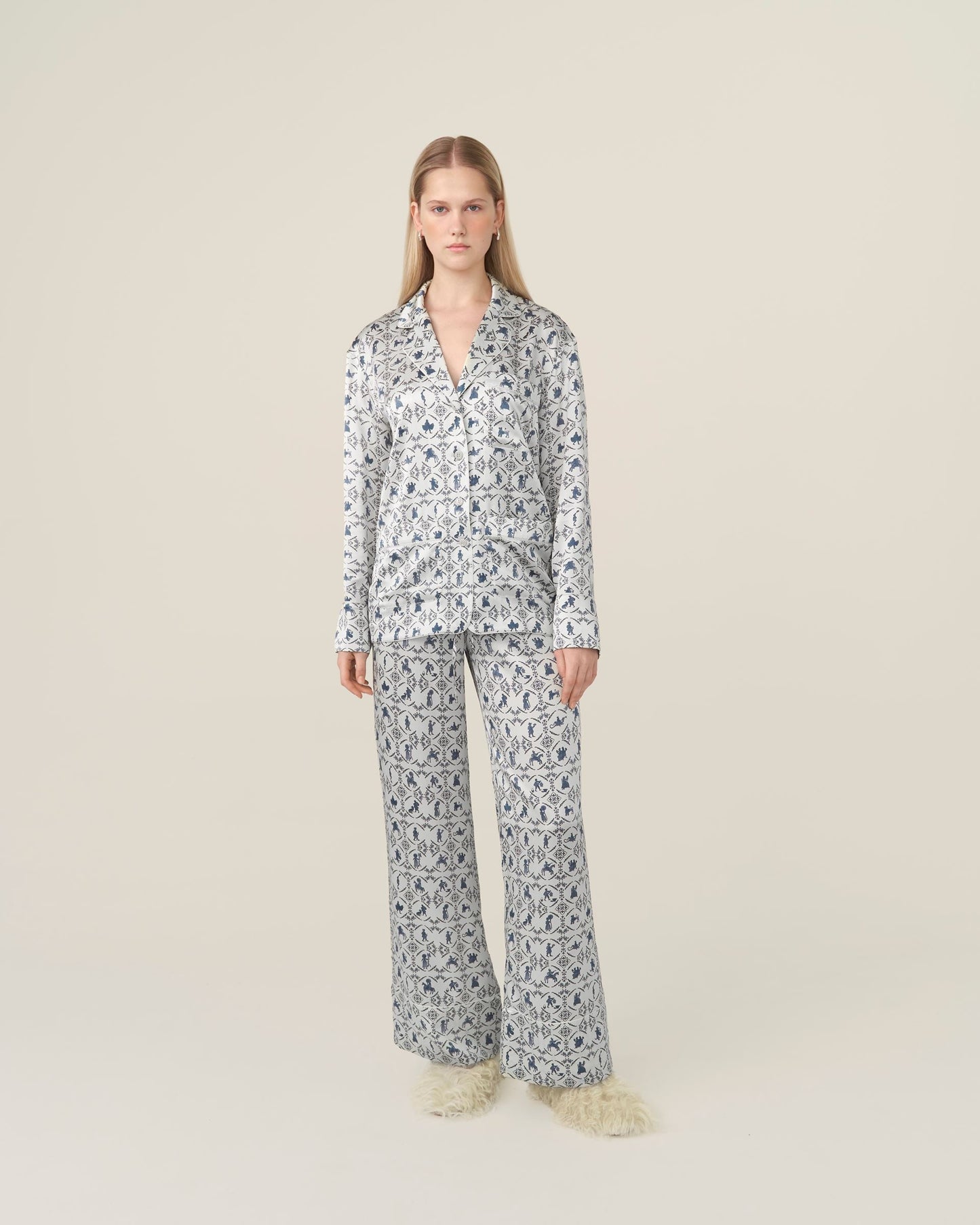 Silk shirt 'Vechornytsi' in milk