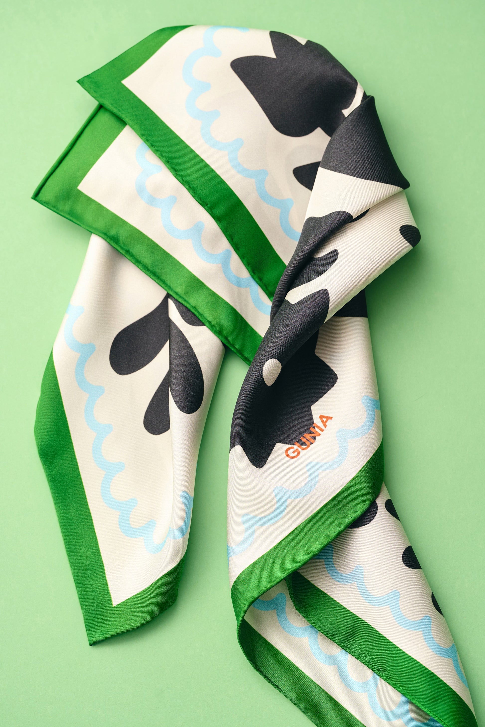 Silhouettes headscarf with a green trim slide 3