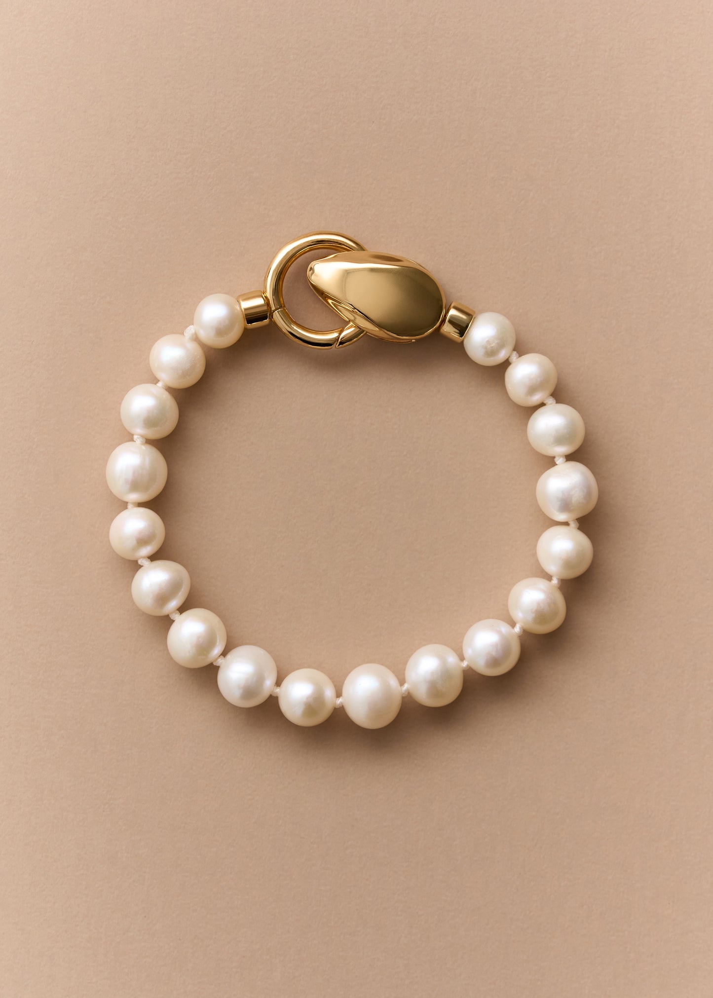 Tyras White Pearl Bracelet