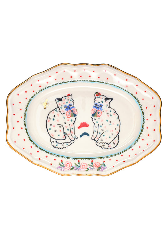 Oval plate with kittens